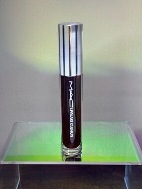 MAC Lipglass Cushion High-Pigment Lip Oil grapesicle